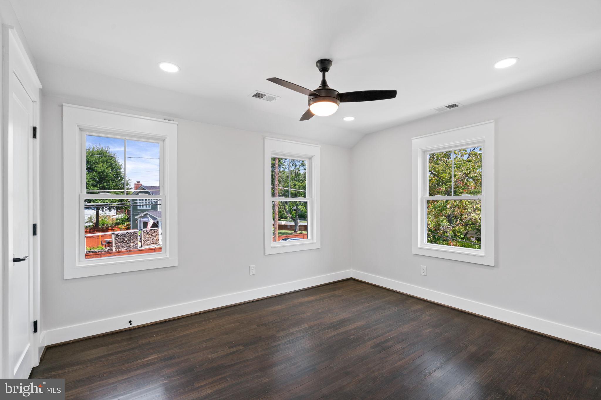 JEFFERSON MANOR - Residential