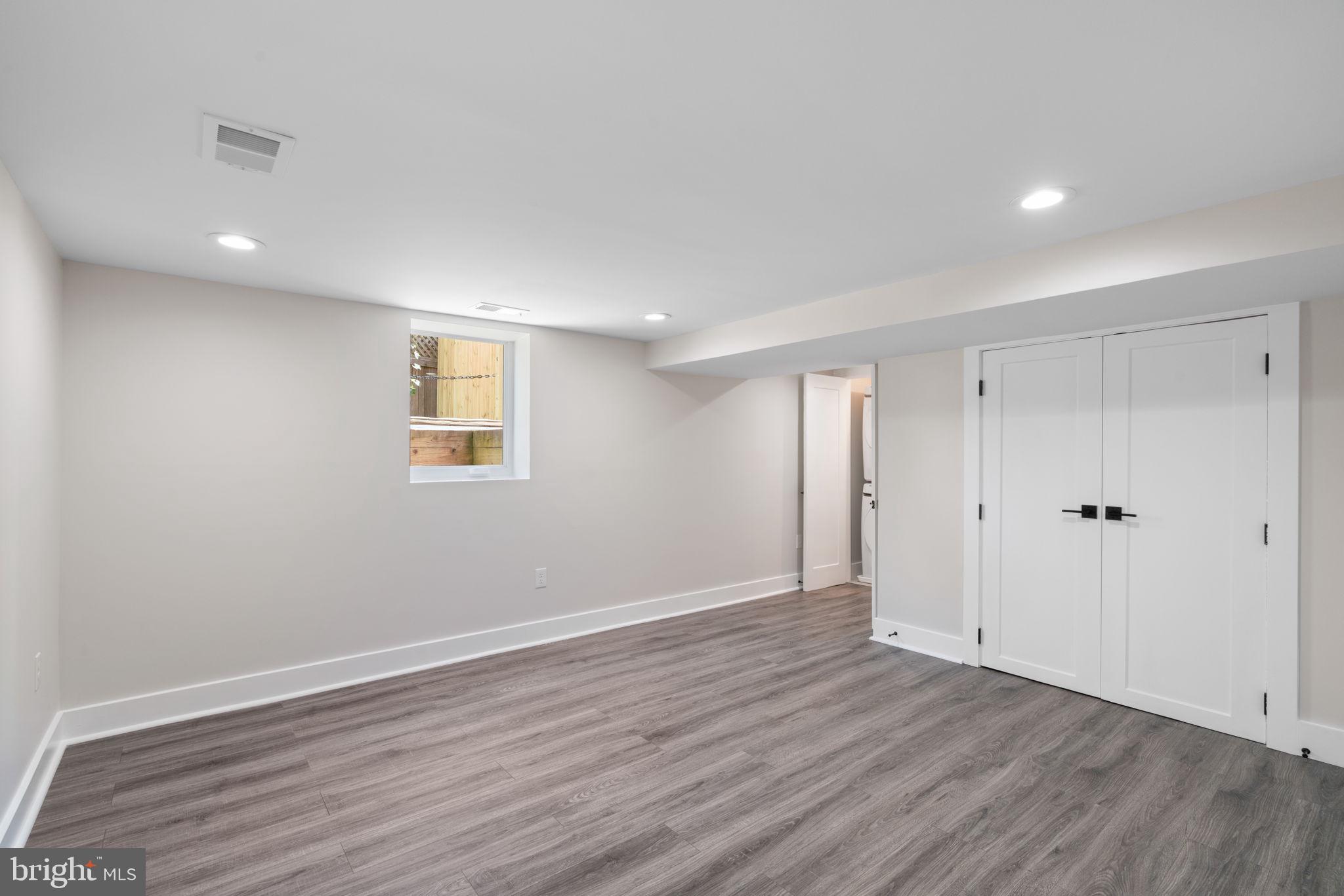 JEFFERSON MANOR - Residential