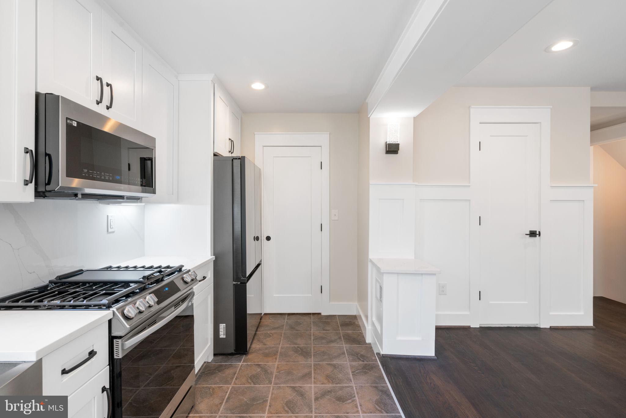 JEFFERSON MANOR - Residential