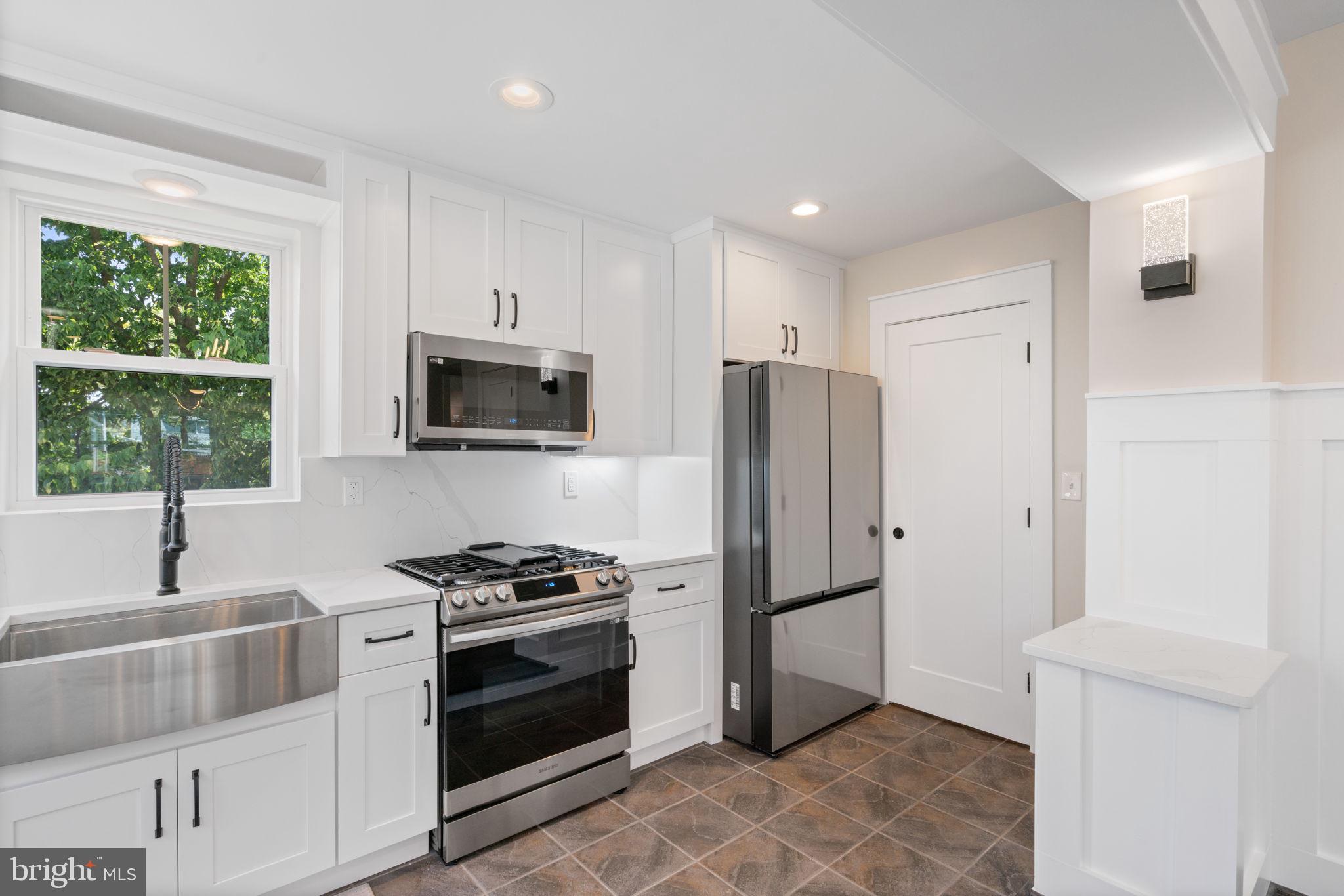 JEFFERSON MANOR - Residential