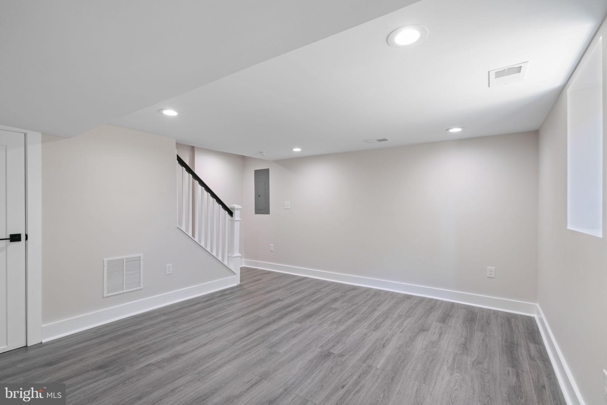 JEFFERSON MANOR - Residential