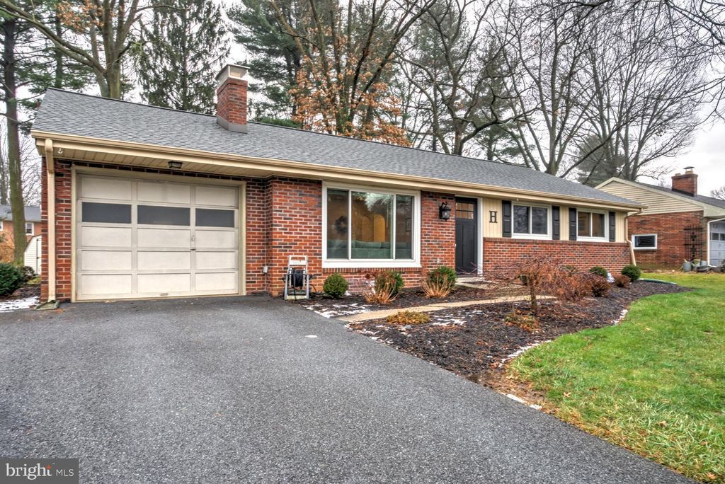Photo of 1562 Vista Road, LANCASTER, PA 17601 (MLS # PALA2081516)