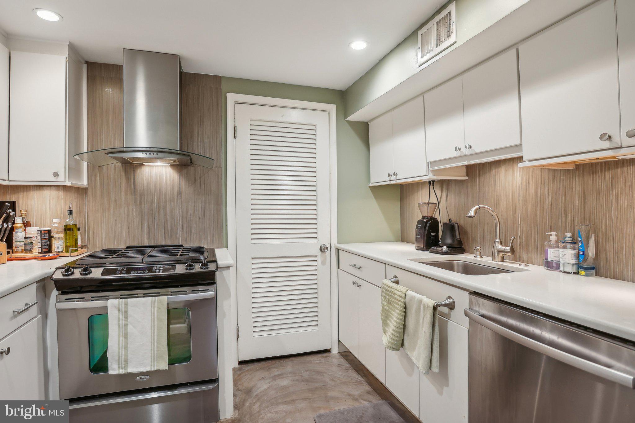 WASHINGTON SQ WEST - Residential