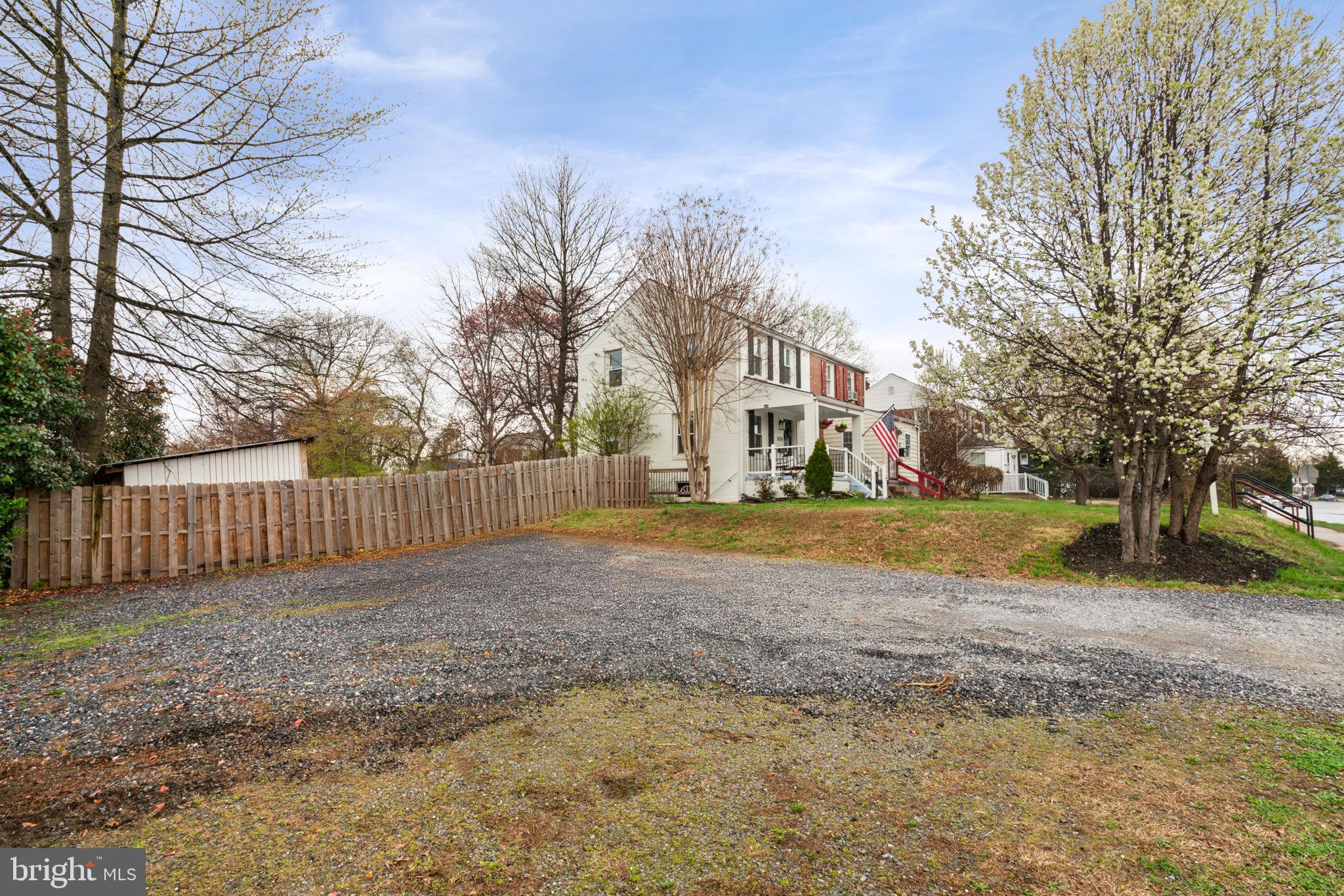 6106 N KINGS HIGHWAY