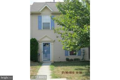 END UNIT TOWNHOME VERY CONVENIENT TO NEW HOSPITAL, ROBINWOOD MEDICAL CENTER, COMMUNITY COLLEGE, I-70 AND MORE. 3 BEDROOMS, 1.5 BATHS, FULLY FENCED REAR YARD, DECK & PATIO., tenant pays utilities