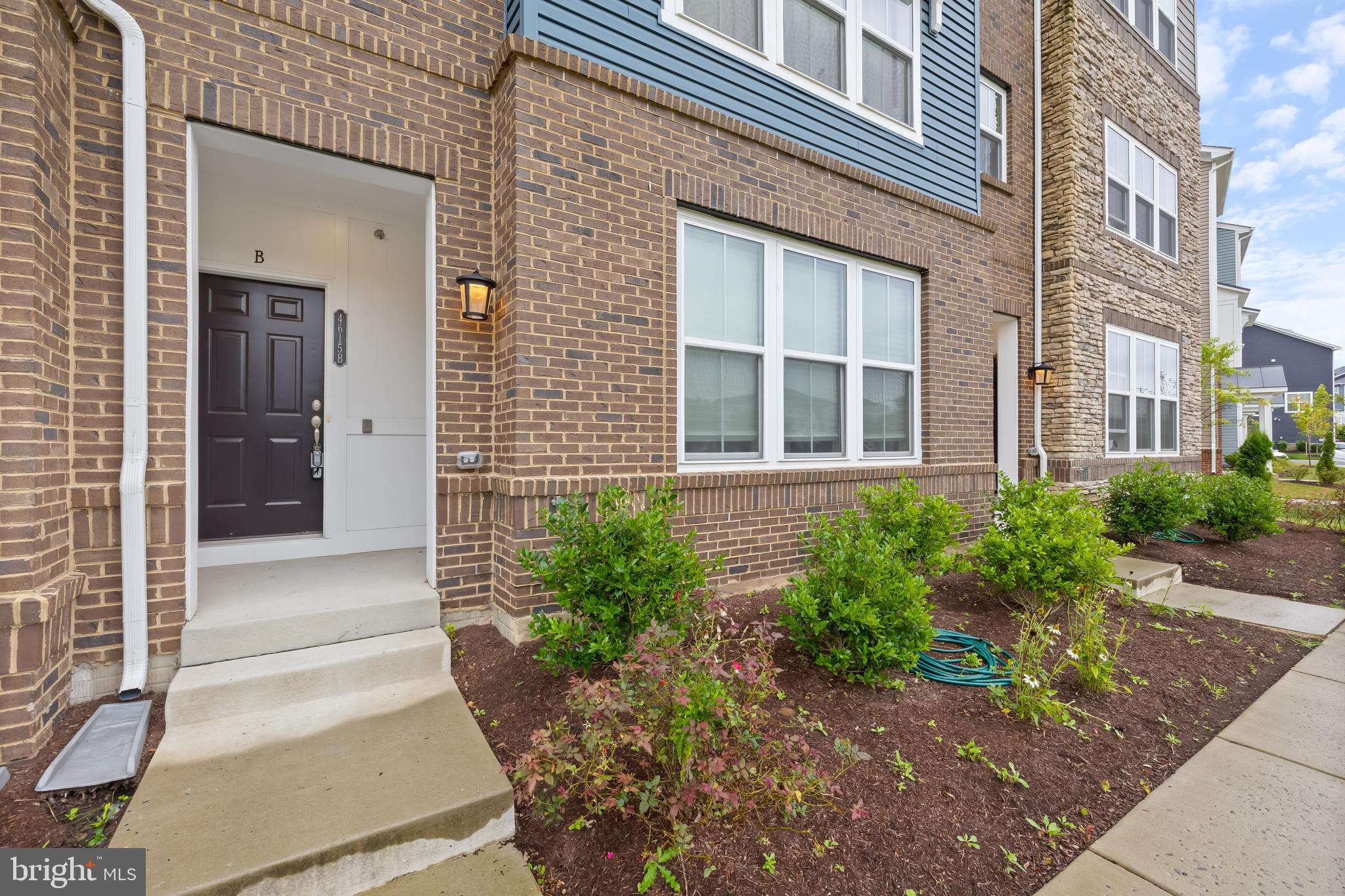 4615B CROSSING COURT