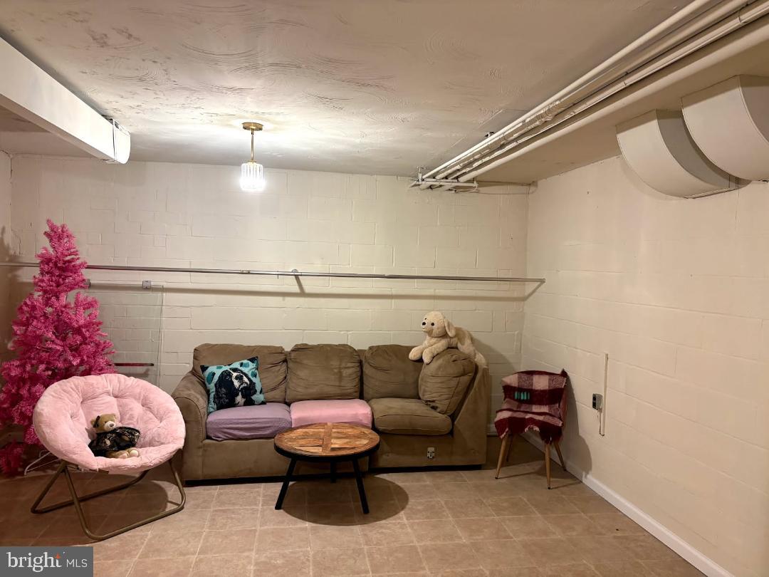 623 AZALEA DRIVE 1
