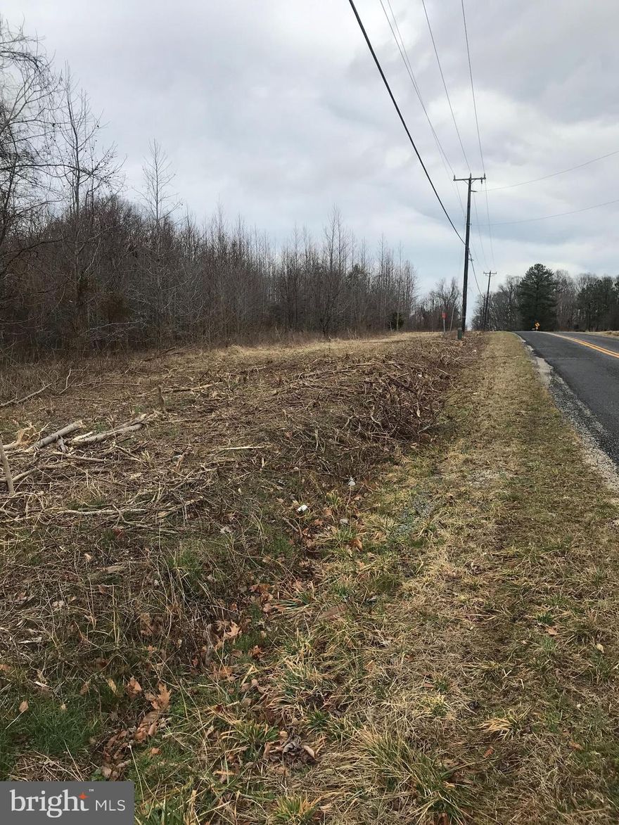BUILDING LOTS - Beautiful 10.43 Acres, 3 Separate lots being sold together. Lot 1 ,5.56 Acres Tax Assessment for 2023 is $38,700.00. Lot 2, 2.11 Acres Tax Assessment for 20223is $$28,300.00. Lot 3, 2.76 Acres Tax Assessment for 2023 is 30,300.00. Total Assessed Value is $97,300.00. Homeowners Association Amenities include use of Boat Dock, Boat Launch and Pond. Access to Nomini Creek then to Potomac River.
These 3 combined parcels total 10 acres and are located less than half a mile from the private boat ramp to Nomini Creek. Enjoy easy access to the water for boating, fishing, and recreation. Nomini Creek flows directly into the Potomac River, offering a gateway to one of the East Coast's major waterways. A perfect spot for outdoor enthusiasts, second-home buyers, or anyone seeking land near the water.