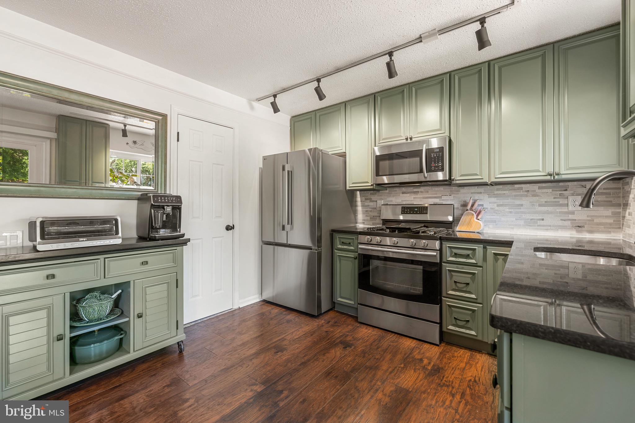 8061 TOPPER COURT