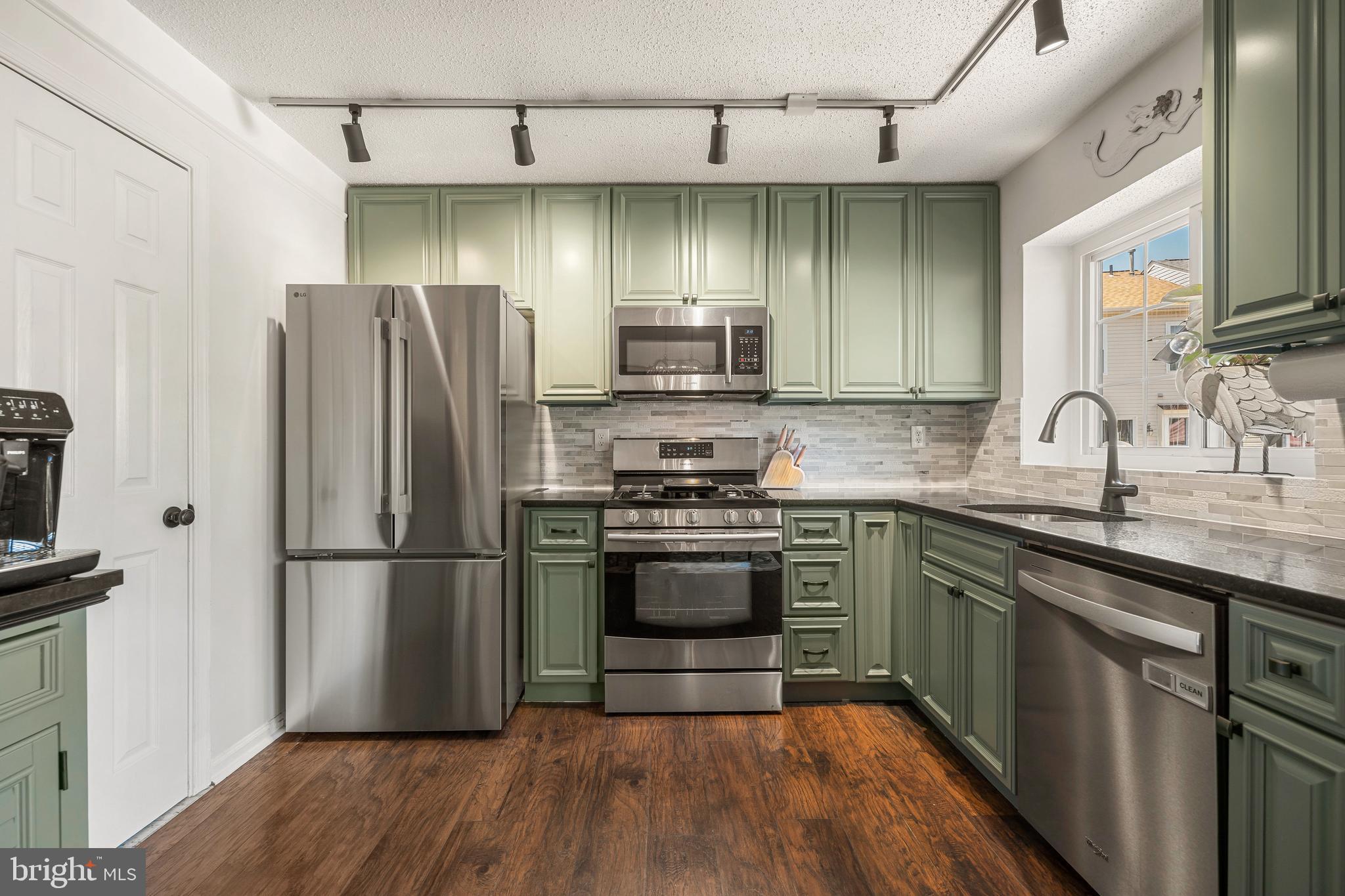 8061 TOPPER COURT