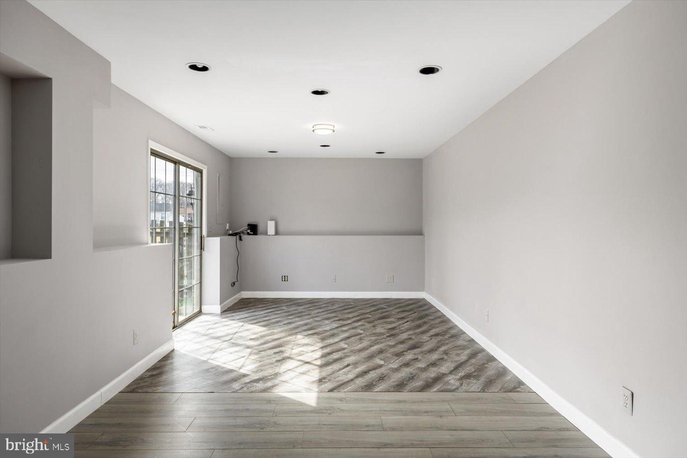 WALNUT HILLS - Residential