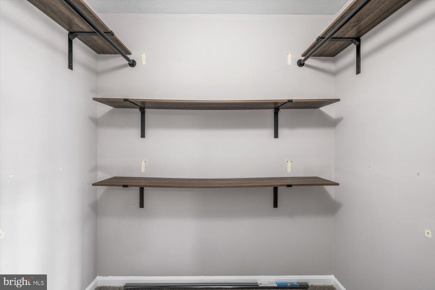 WALNUT HILLS - Residential