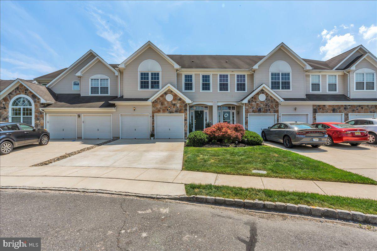 14 SPYGLASS COURT