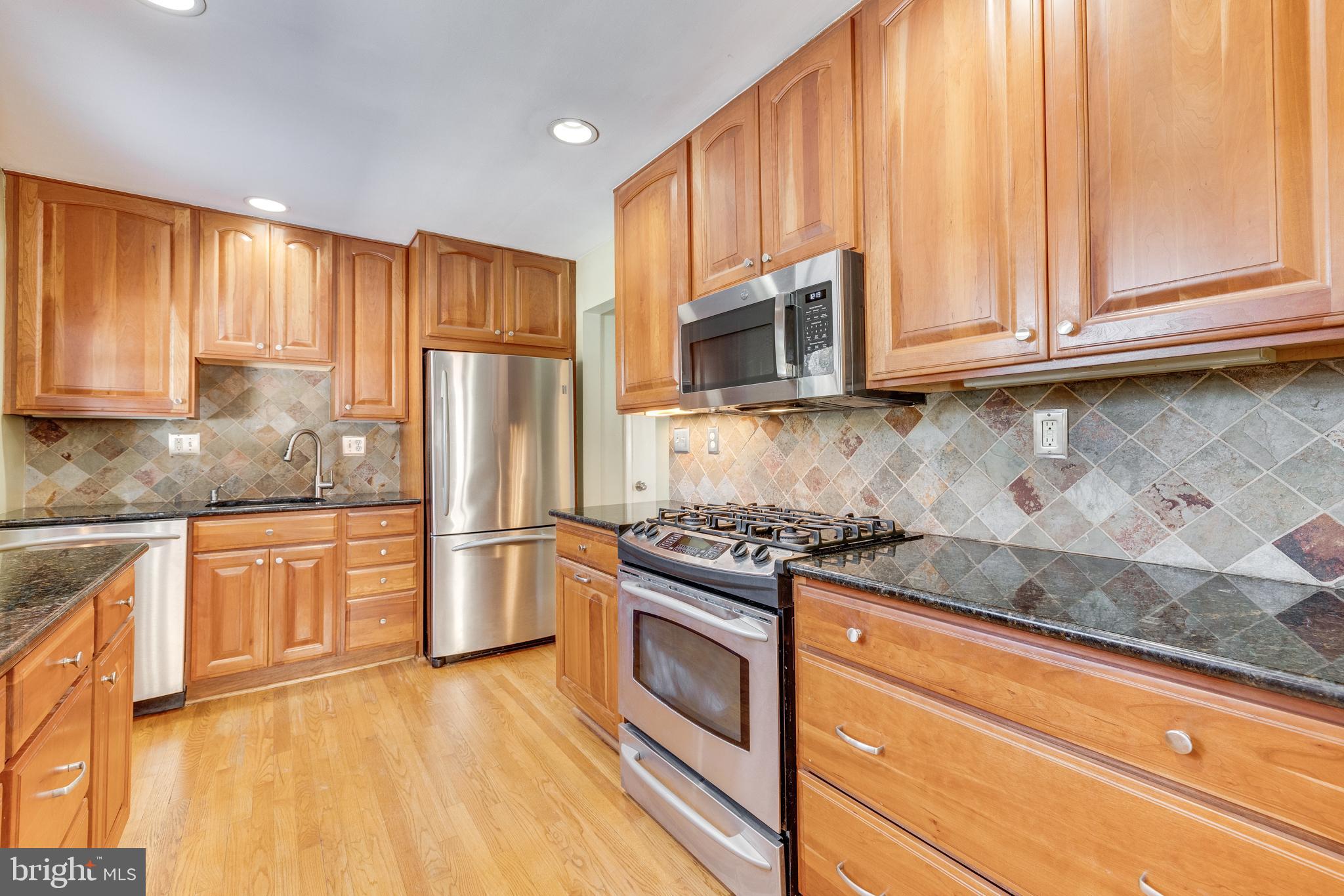 BROYHILL PARK - Residential