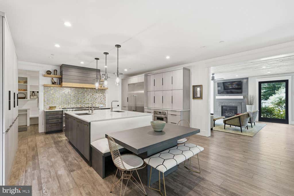 Photo of 5644 Bent Branch Road, BETHESDA, MD 20816 (MLS # MDMC2251790)