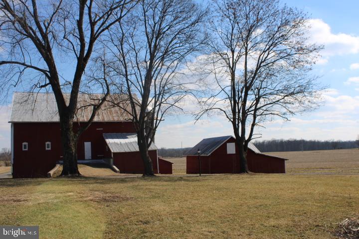 740 BERMUDIAN CREEK ROAD BARNS
