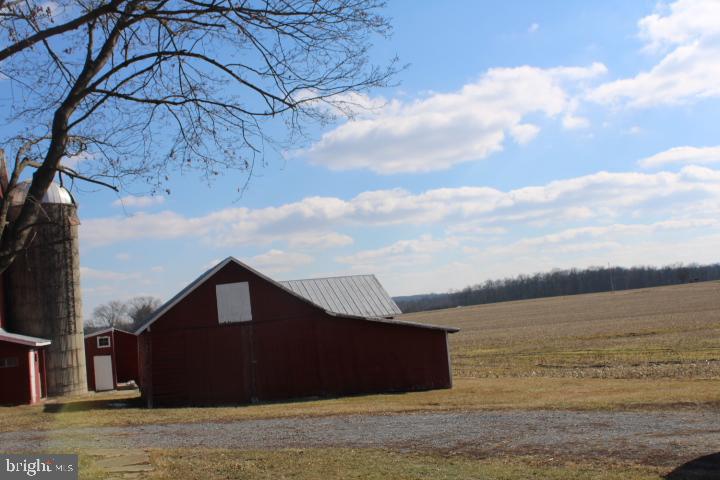 740 BERMUDIAN CREEK ROAD BARNS