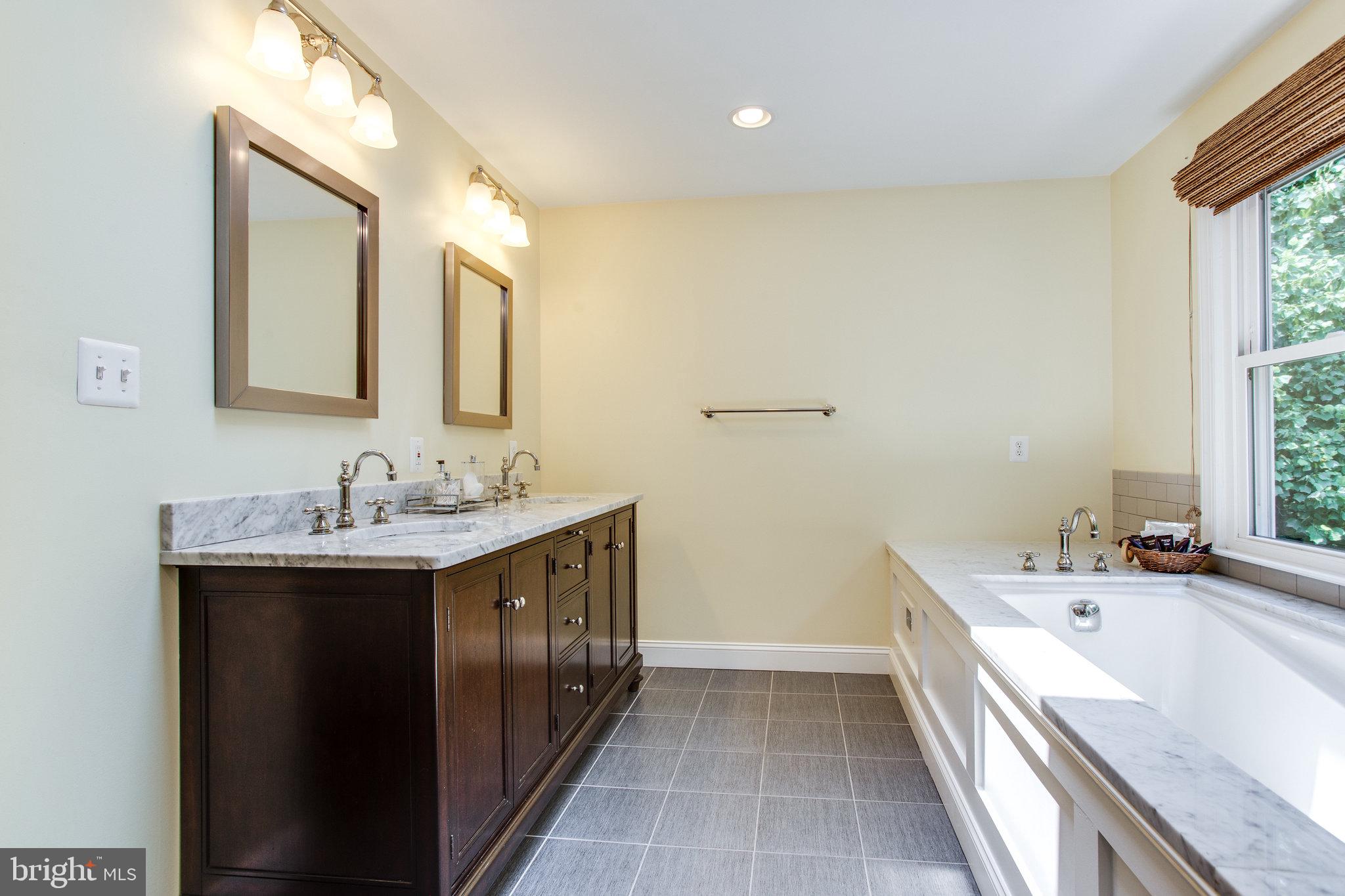 AMBERWOOD - Residential