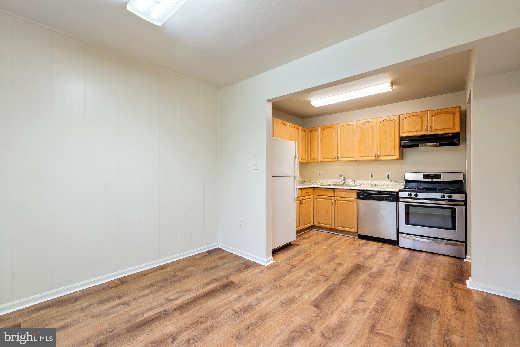 PLYMOUTH GARDENS - Residential Lease