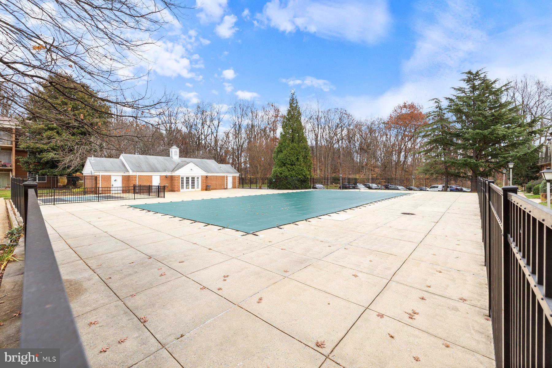 PLYMOUTH GARDENS - Residential Lease