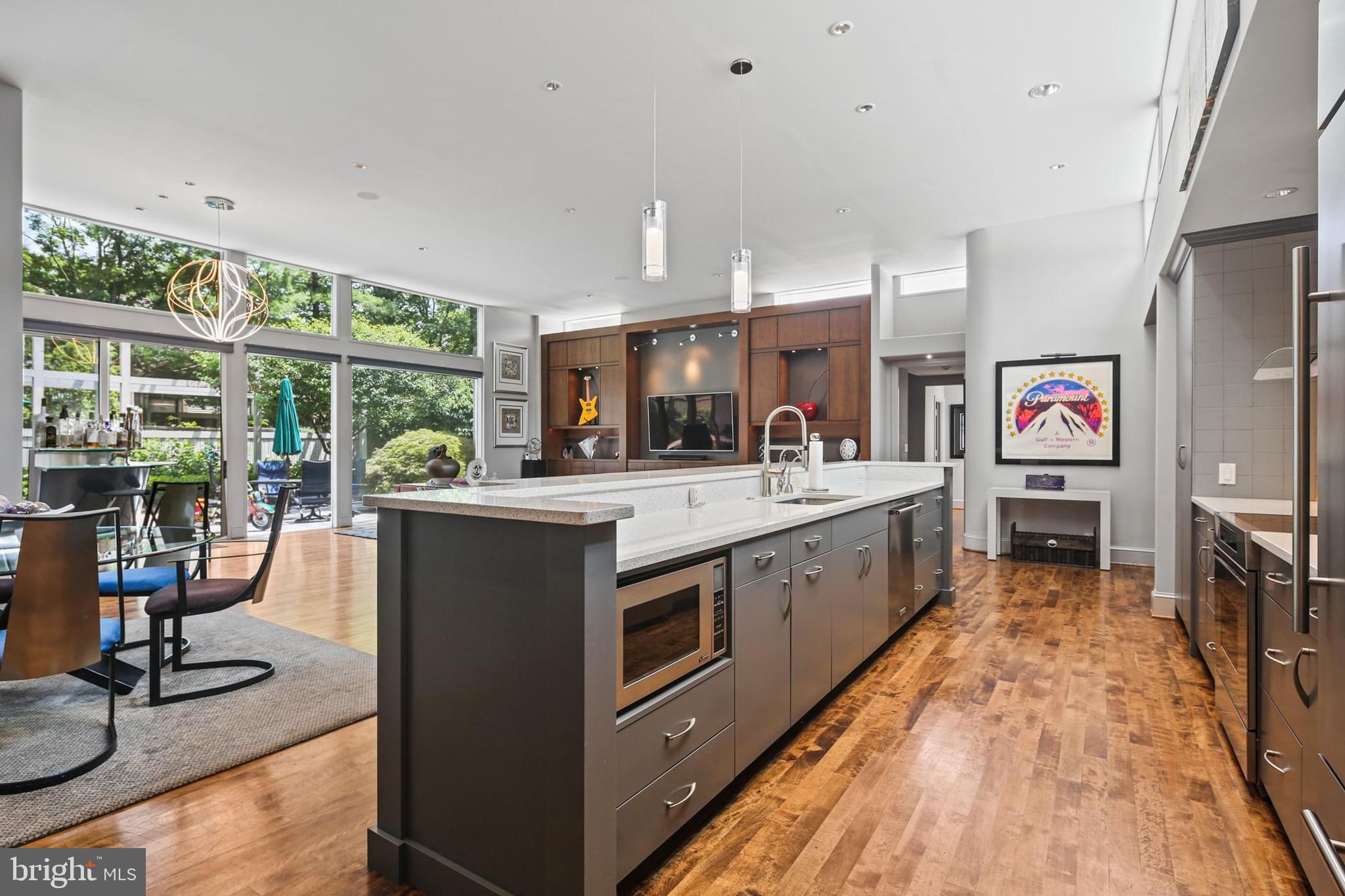 1 REGENCY COURT 1