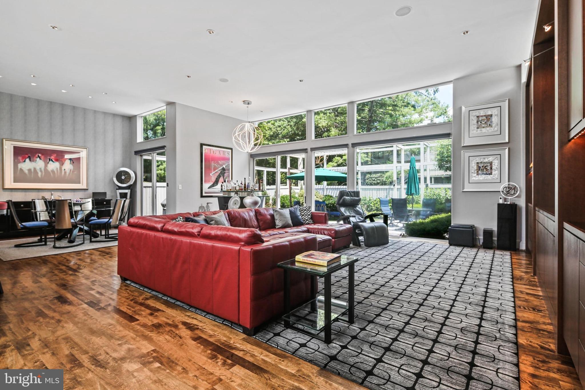 1 REGENCY COURT 1