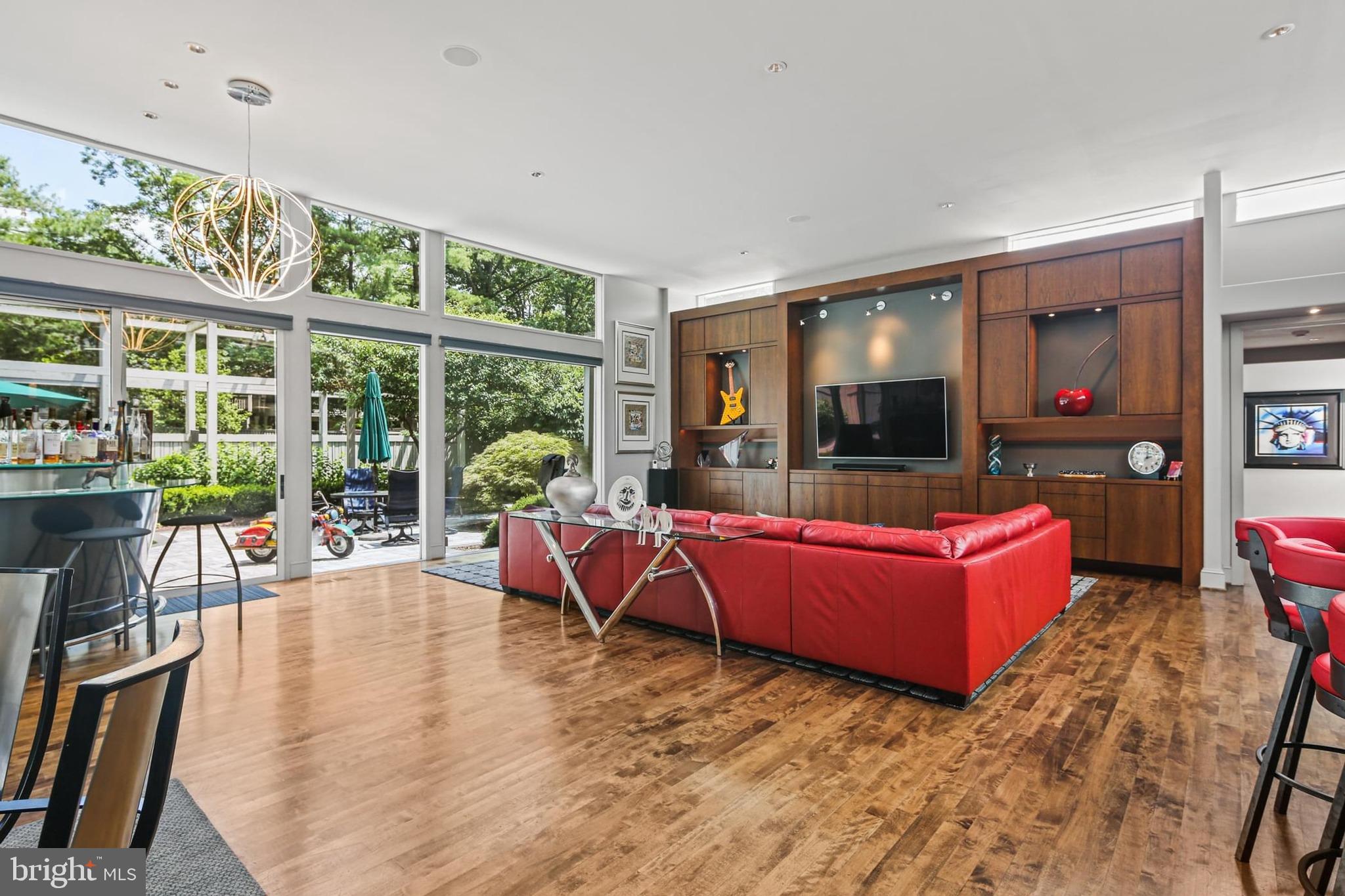 1 REGENCY COURT 1