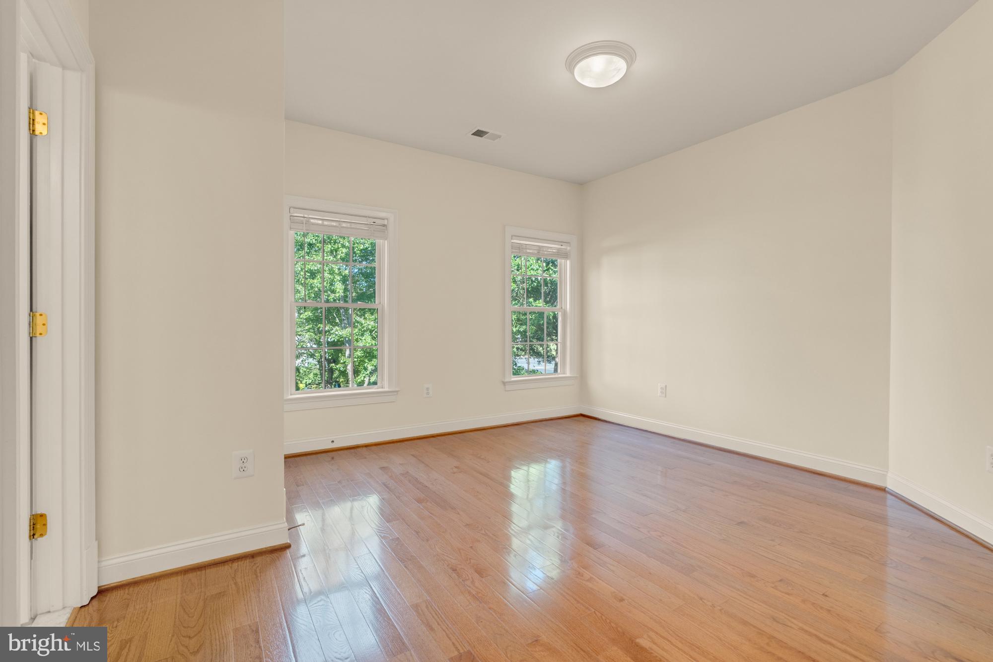 LINWAY PARK OF MCLEAN - Residential