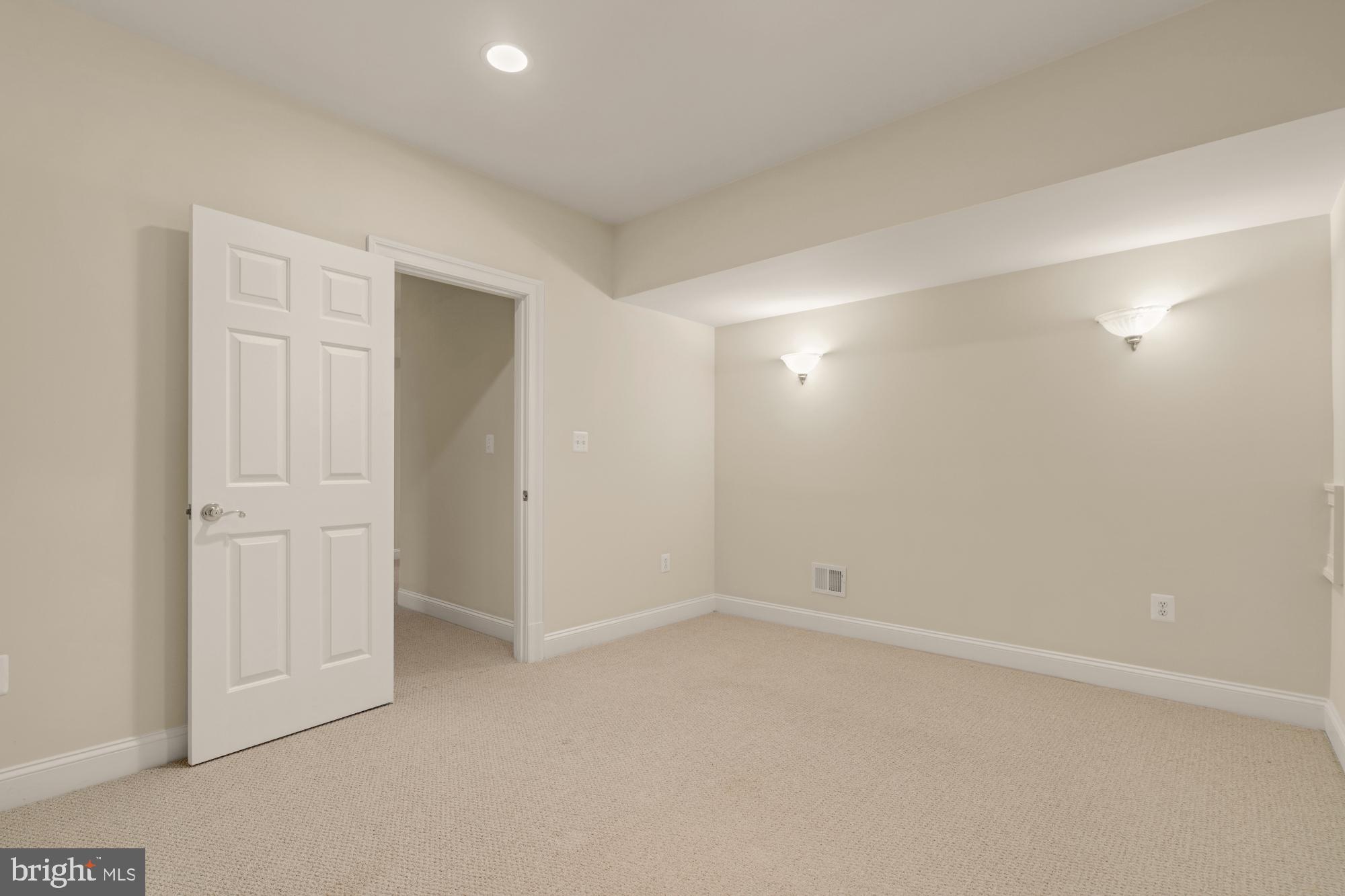 LINWAY PARK OF MCLEAN - Residential