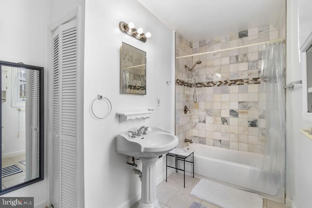 HYATTSVILLE HILLS - Residential