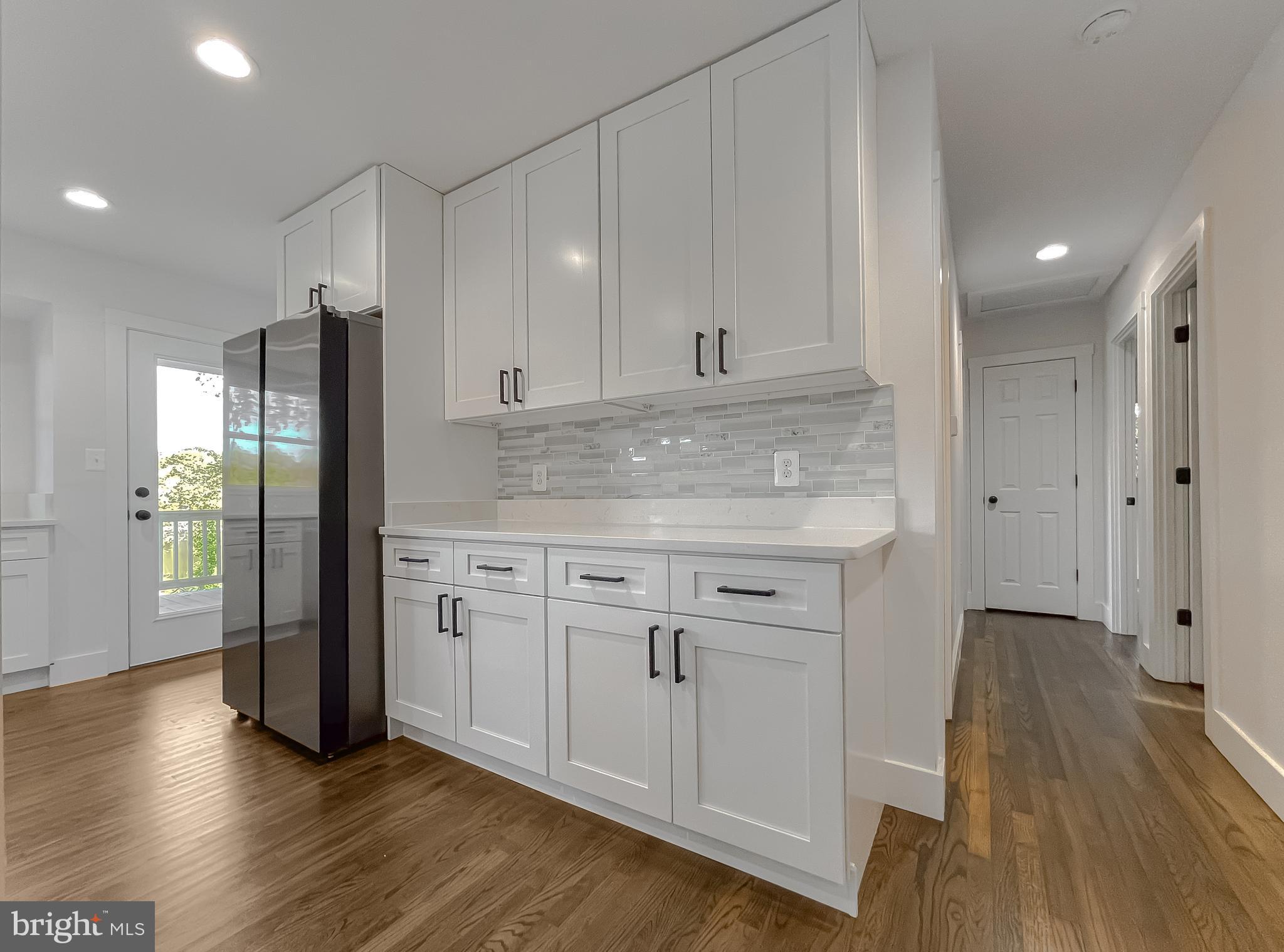 HOLLYWOOD SHORES - Residential