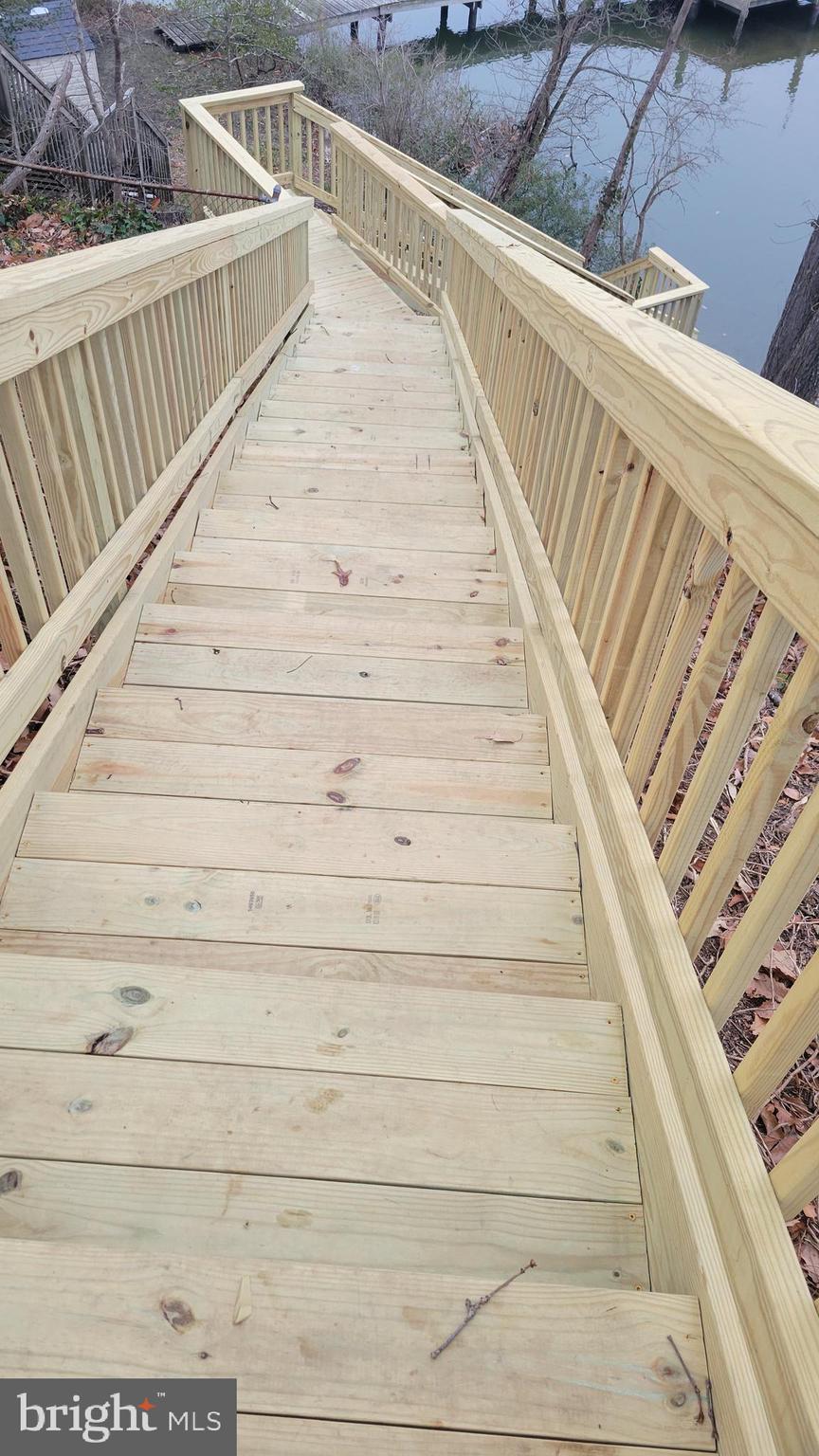 HOLLYWOOD SHORES - Residential