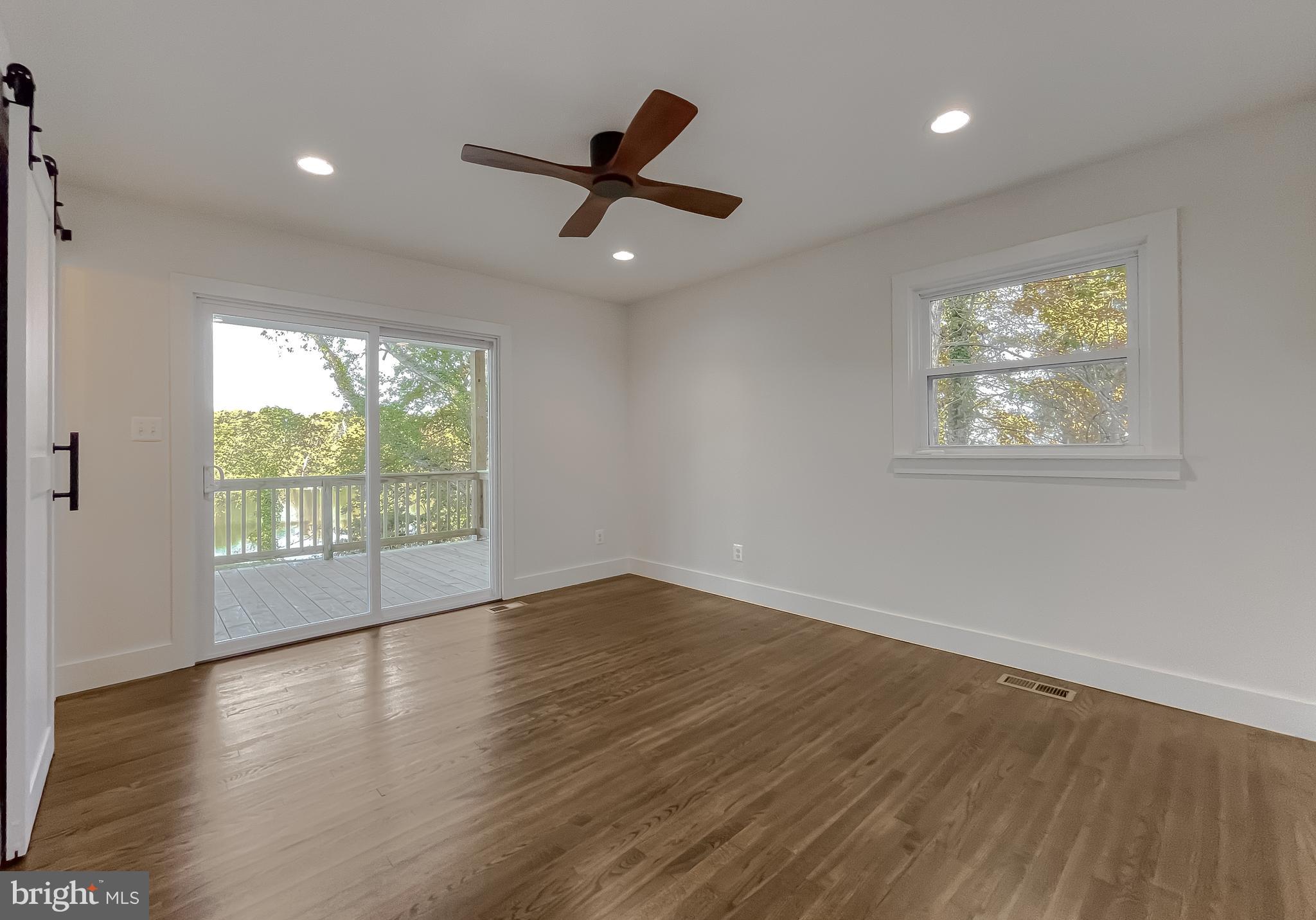 HOLLYWOOD SHORES - Residential