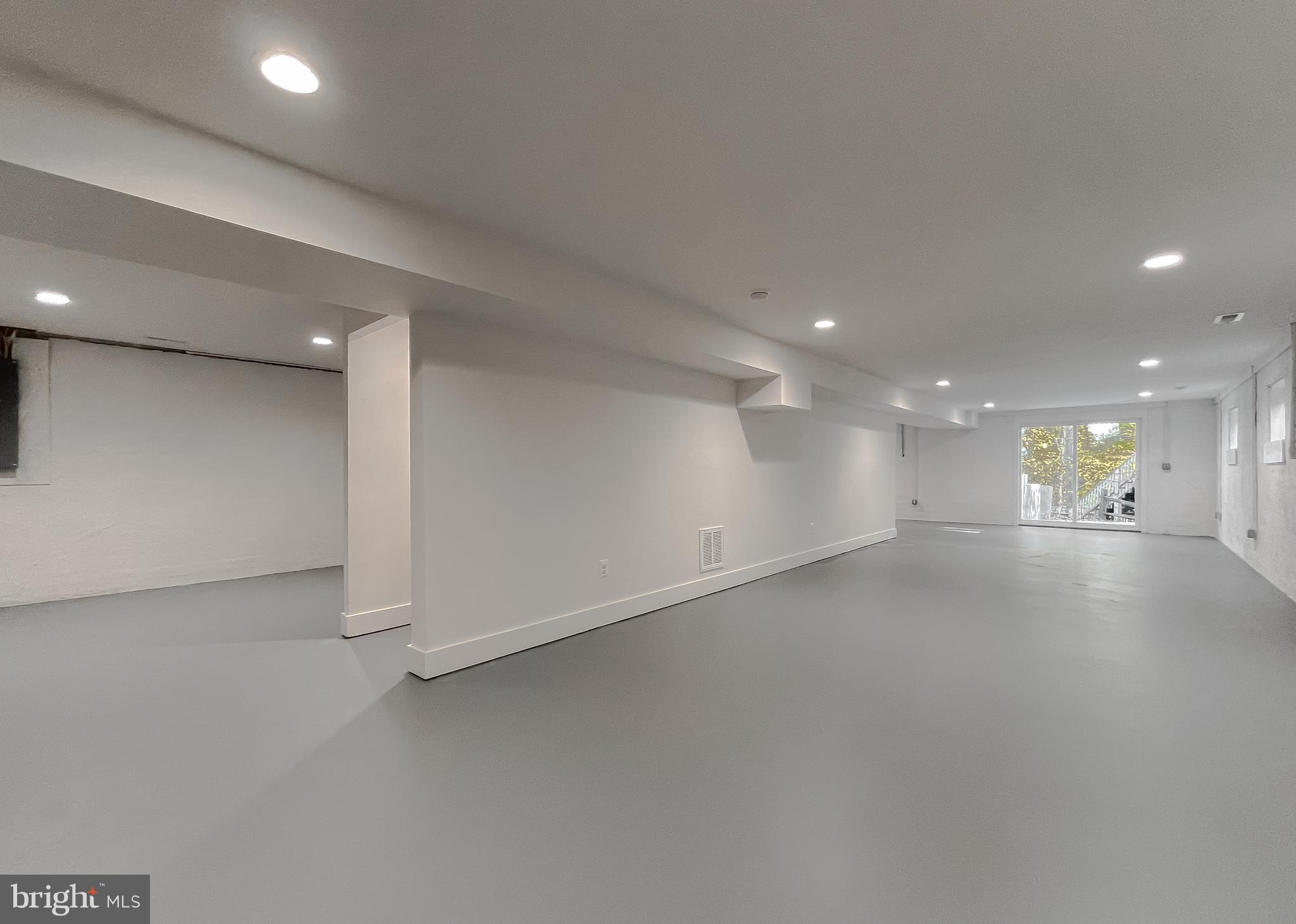 HOLLYWOOD SHORES - Residential