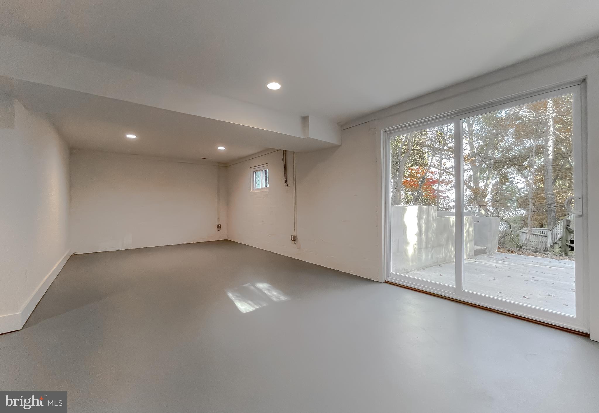 HOLLYWOOD SHORES - Residential