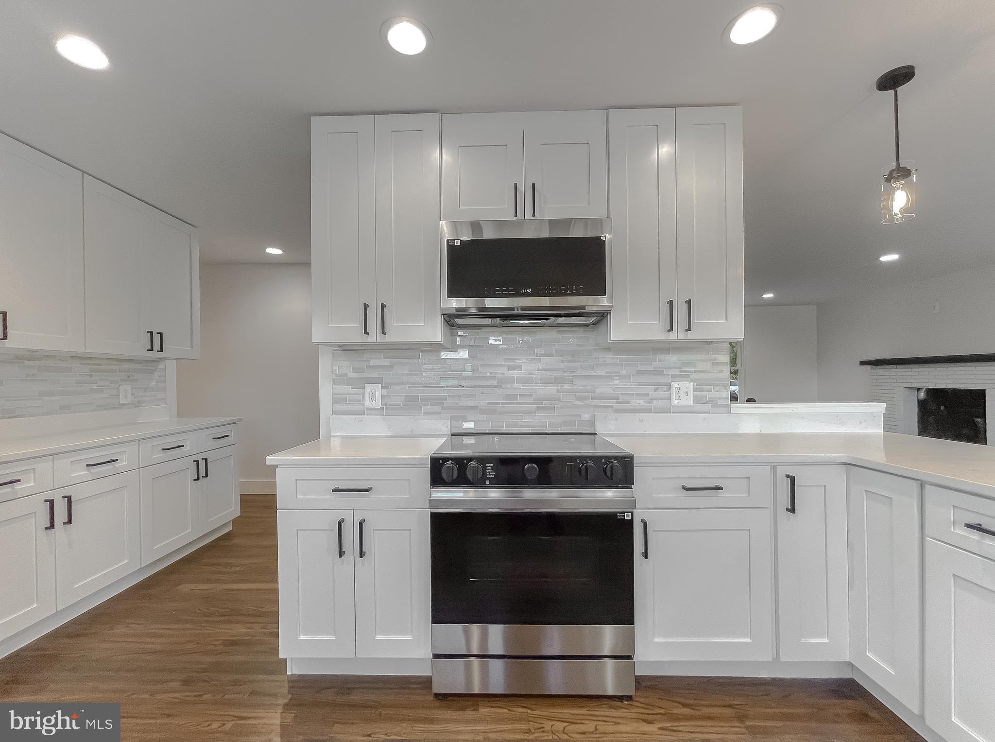 HOLLYWOOD SHORES - Residential