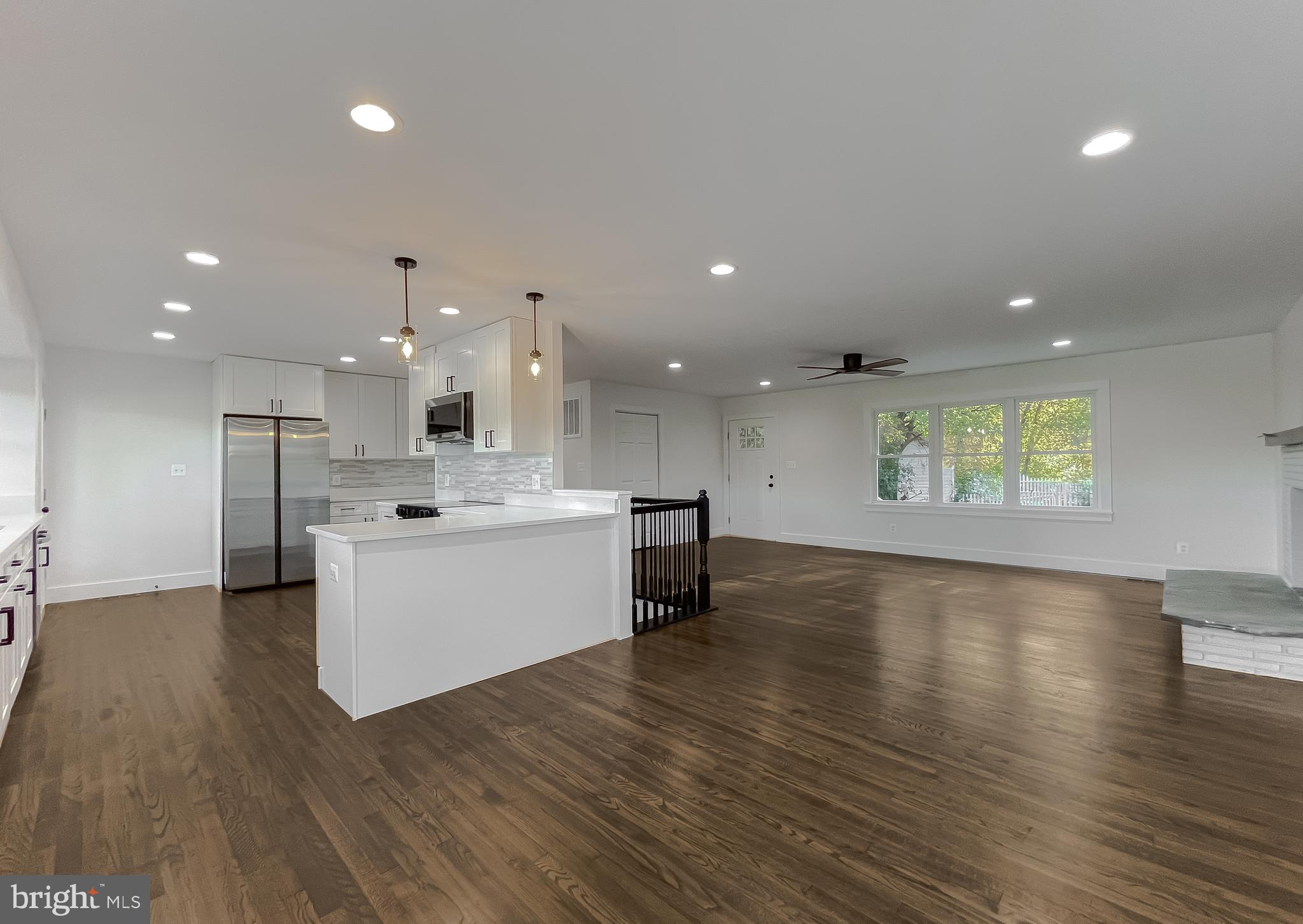 HOLLYWOOD SHORES - Residential