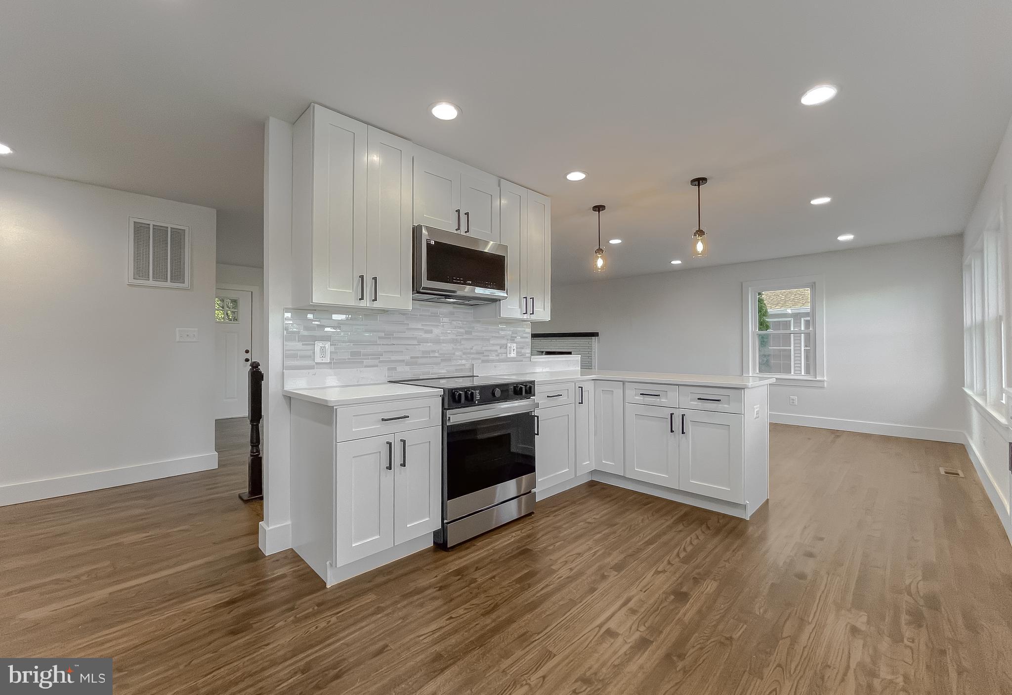 HOLLYWOOD SHORES - Residential