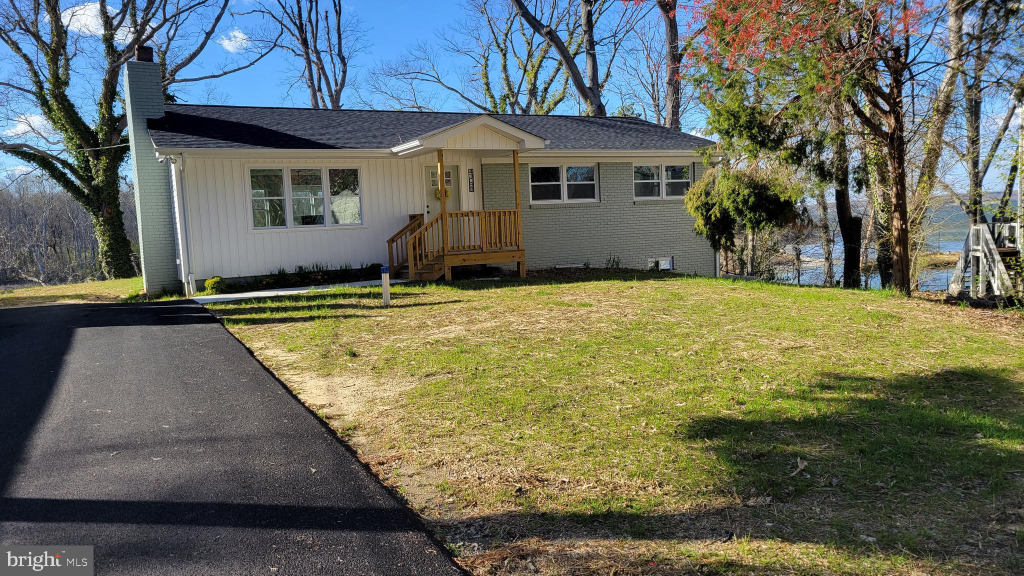 HOLLYWOOD SHORES - Residential