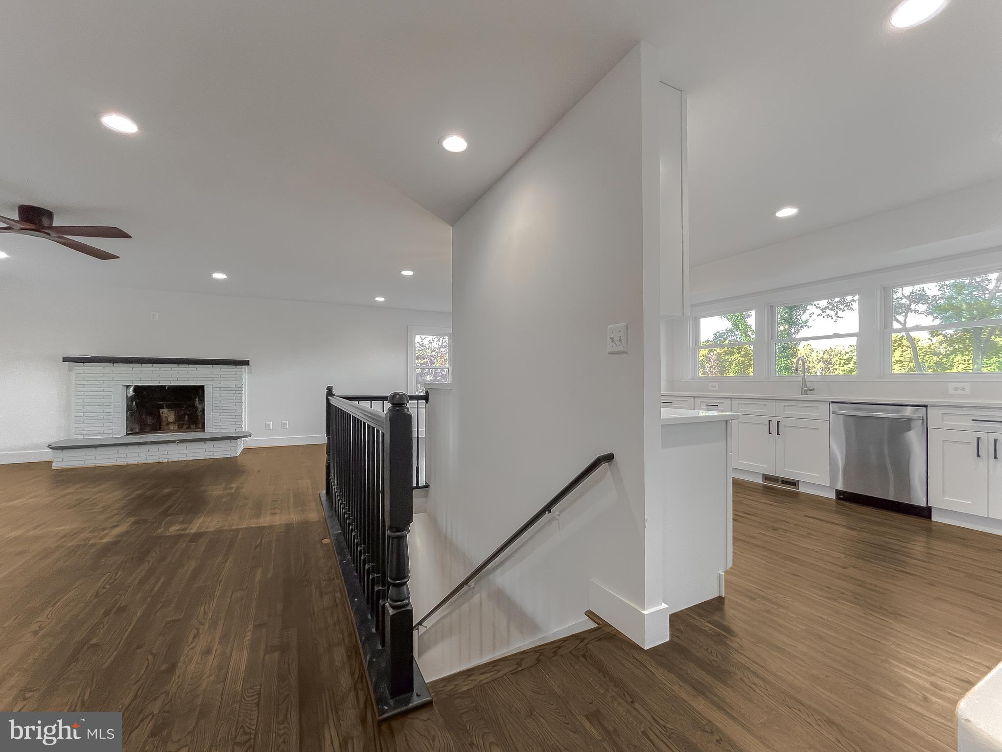 HOLLYWOOD SHORES - Residential