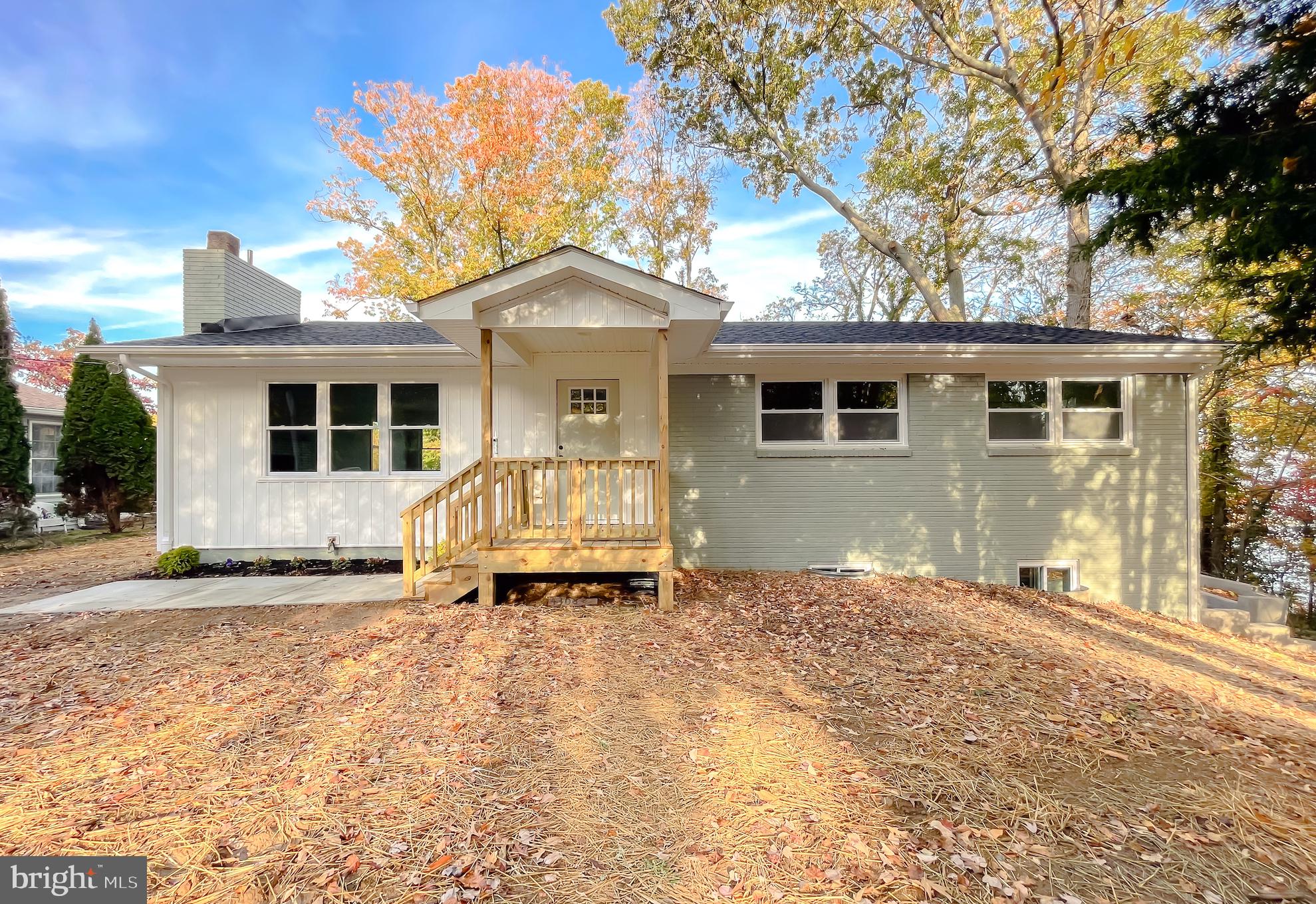 HOLLYWOOD SHORES - Residential