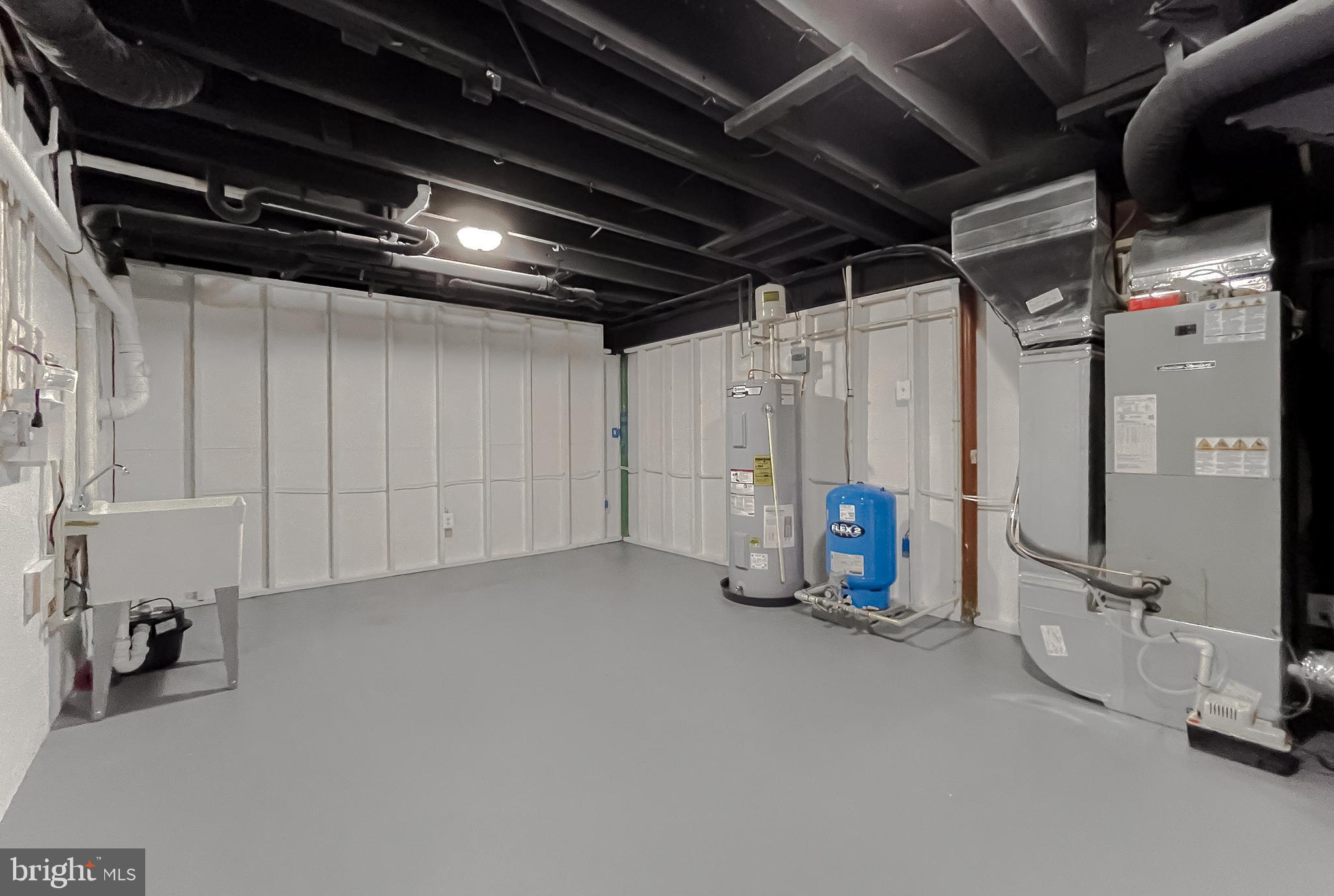 HOLLYWOOD SHORES - Residential