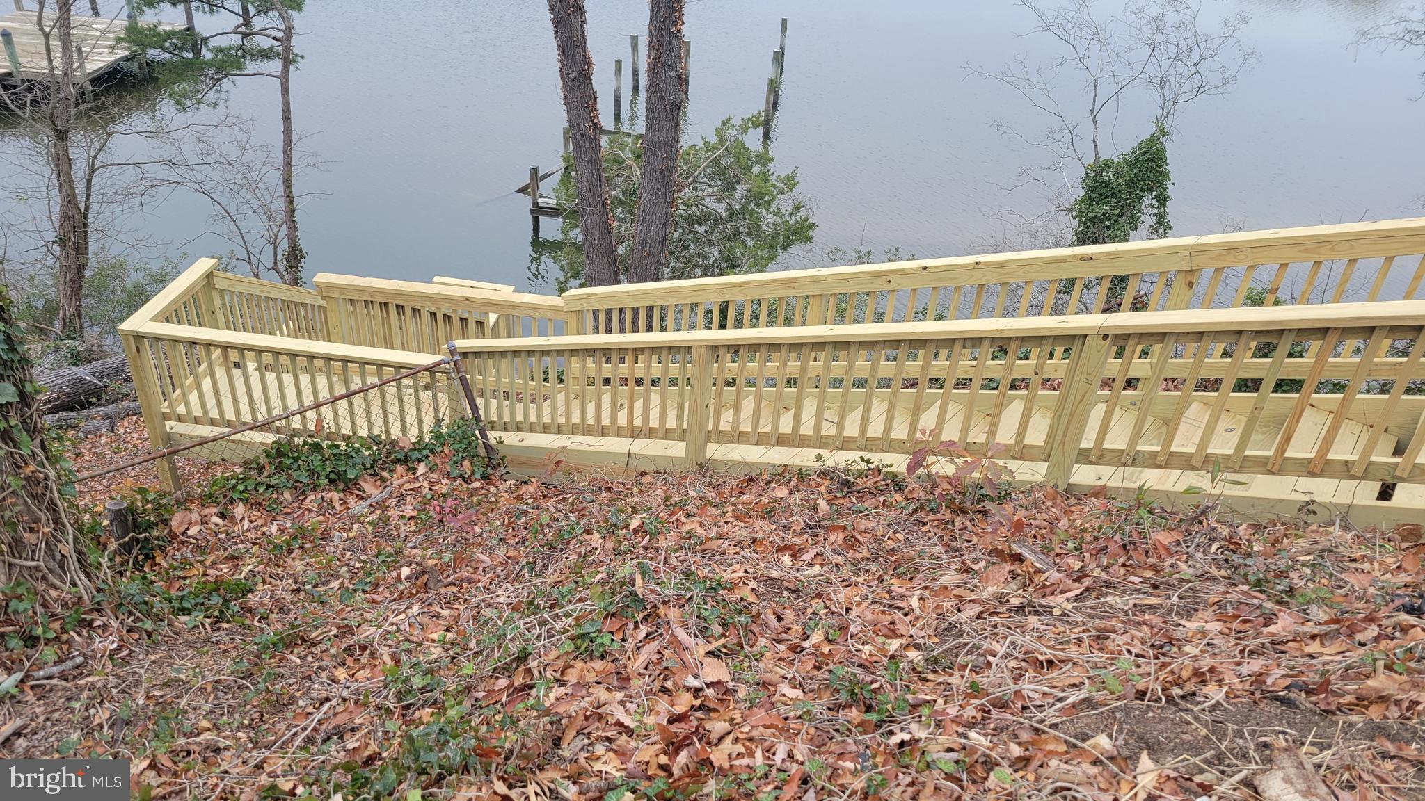 HOLLYWOOD SHORES - Residential