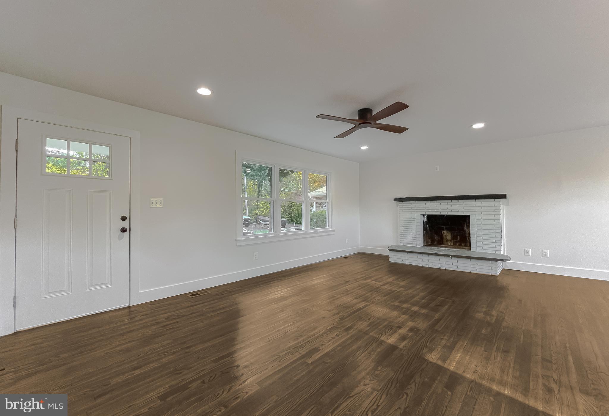 HOLLYWOOD SHORES - Residential