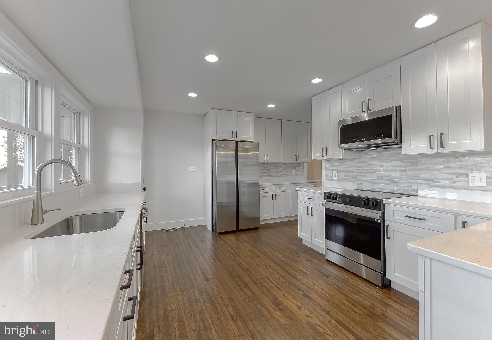 HOLLYWOOD SHORES - Residential