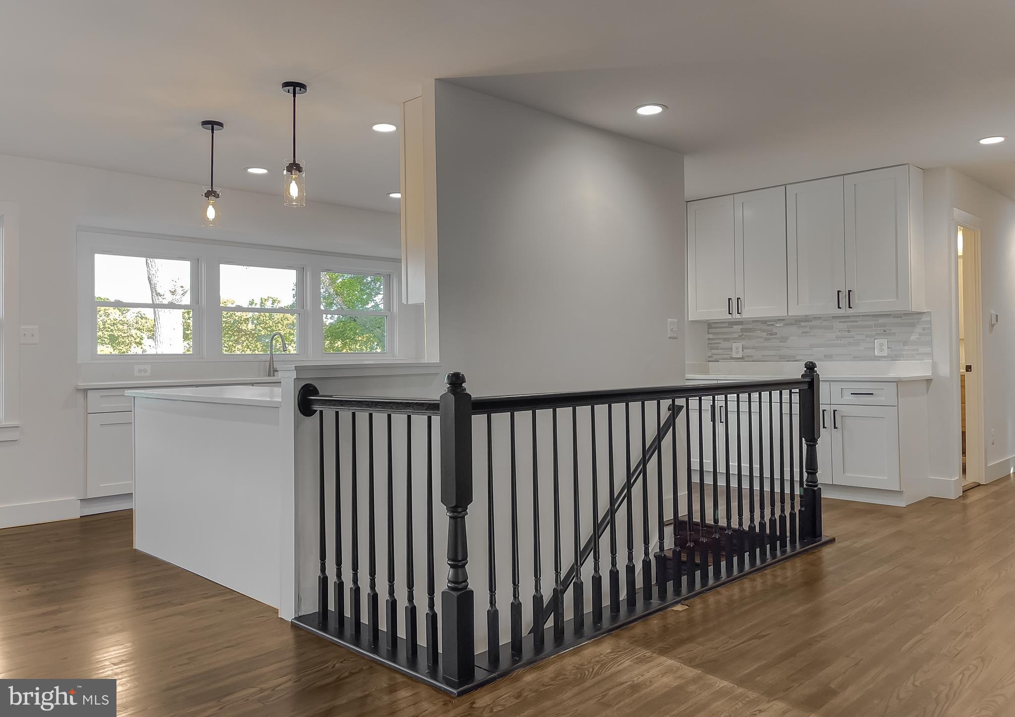 HOLLYWOOD SHORES - Residential