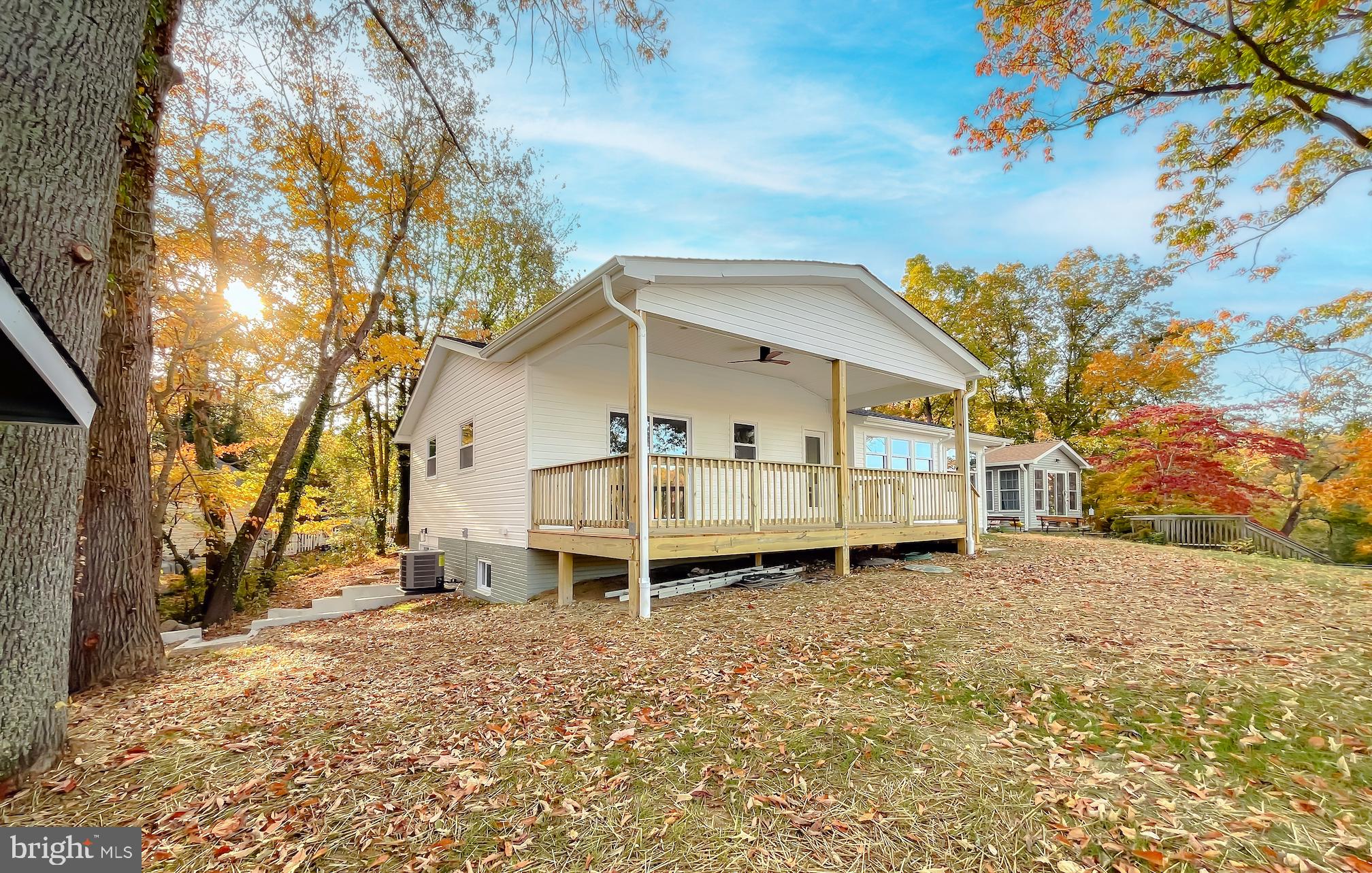 HOLLYWOOD SHORES - Residential