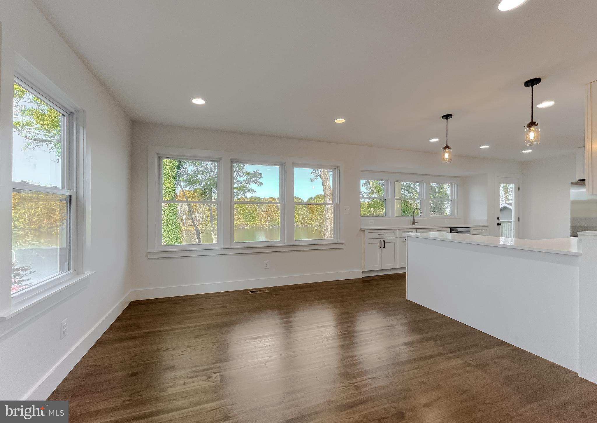 HOLLYWOOD SHORES - Residential