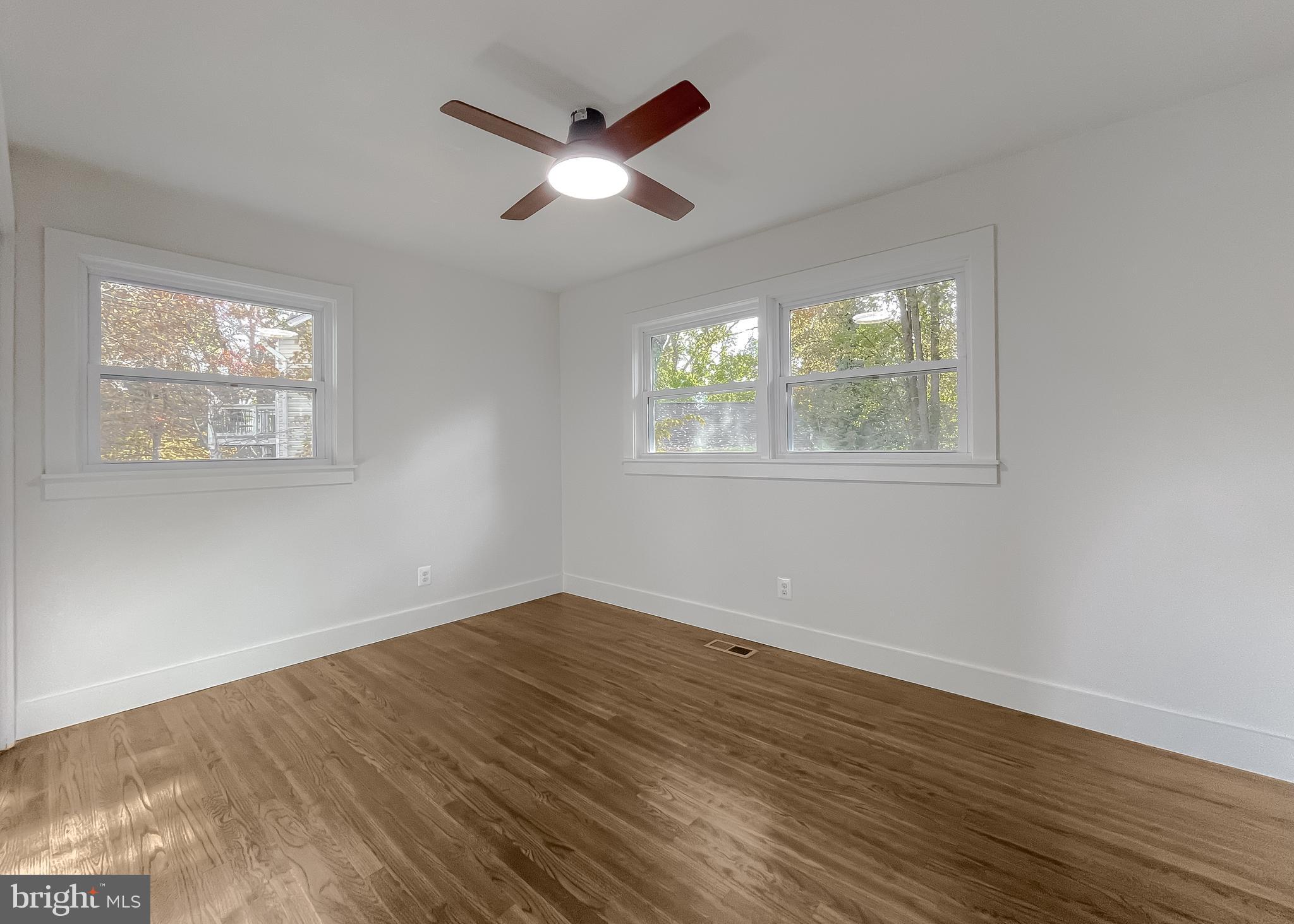 HOLLYWOOD SHORES - Residential