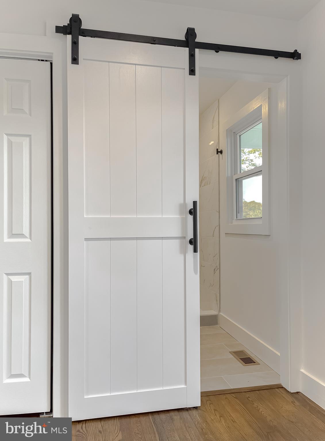 HOLLYWOOD SHORES - Residential